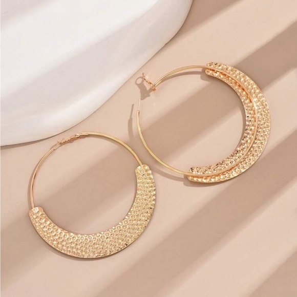 Elegant Gold Hoop Earrings - Picture 3 of 5